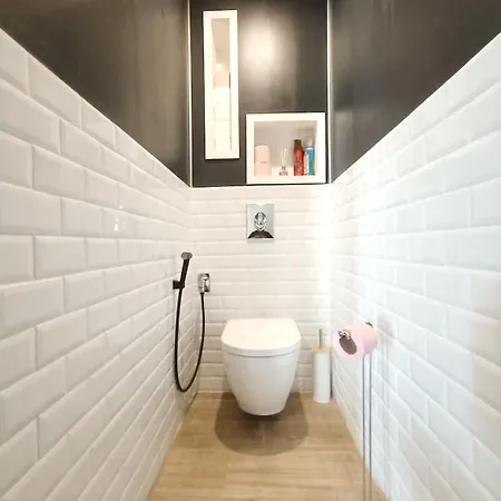 Cosy A Priest 78m² Proche Tramway Apartment