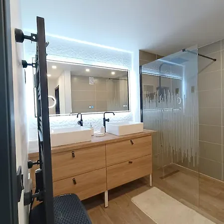 Cosy A Priest 78m² Proche Tramway Apartment *