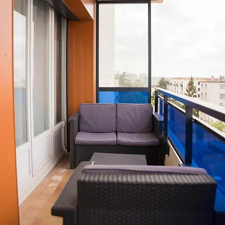 Cosy A Priest 78m² Proche Tramway Apartment